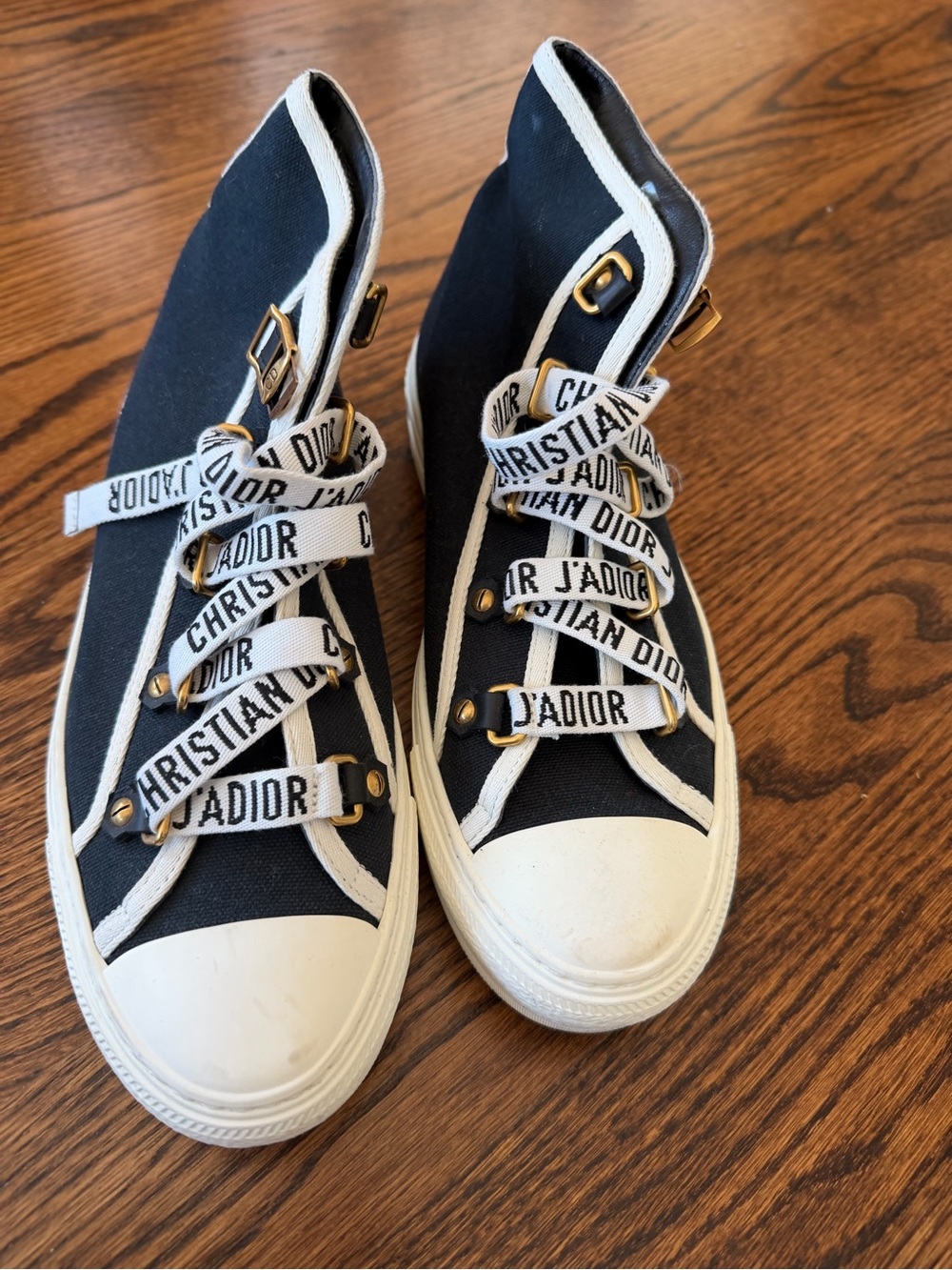 Dior Sneaker - Picture 2 of 5